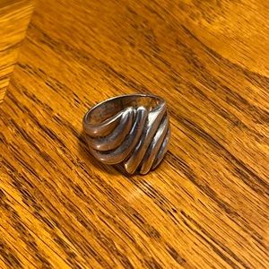 Vintage Sterling Stamped Wave Ting size 5